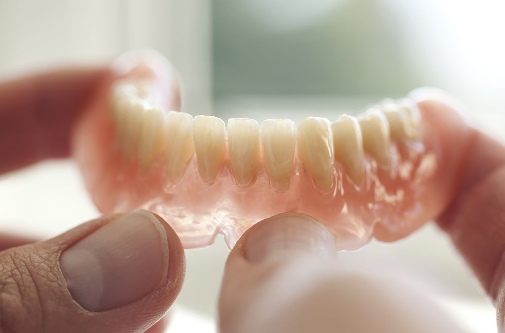 東日本橋・馬喰横山の歯医者、須藤デンタルクリニックの入れ歯治療